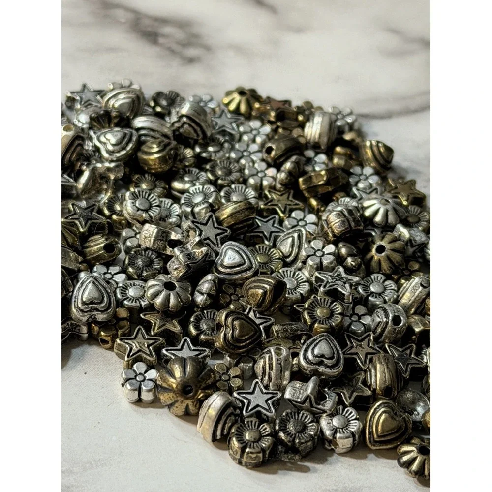 200+ METAL WINE CHARMS, WINE BOTTLE, BARREL, GLASS ANTIQUE‎ BRONZE COLOR (2849)